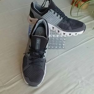 Cloudswift Athletic Running Shoes